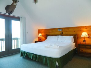 3 bedrooms, Internet, bed sheets - Stone - This Rangeley Lake home has a very level entry to the water with a huge deck! (Rangeley)