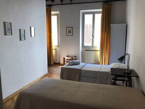 City Apartment, Multiple Beds, Non Smoking, City View | 3 bedrooms, individually decorated, individually furnished, desk - Twenty Santo Spirito By Rennes (Florence)