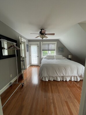 3 slaapkamers, een strijkplank/strijkijzer, wifi, beddengoed