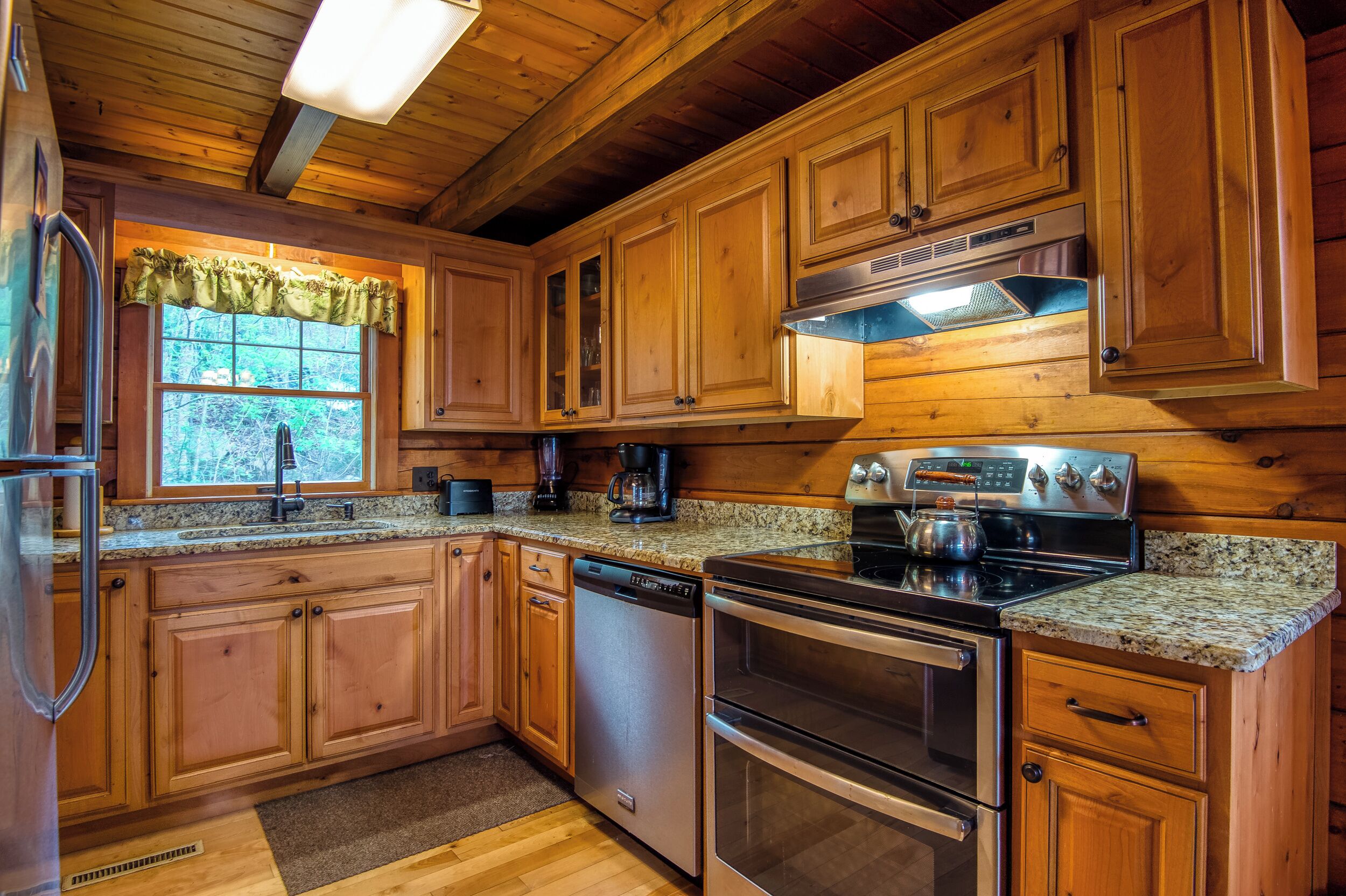 雪櫃、微波爐、焗爐、爐具