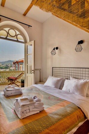 1 bedroom, soundproofing, free WiFi - New apartment with amazing views in Old City (Dzveli Tbilisi)