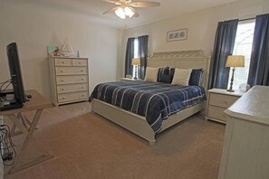 3 bedrooms, iron/ironing board, WiFi, bed sheets - Serene Oasis: with Pool South Gulf Cove (Port Charlotte)