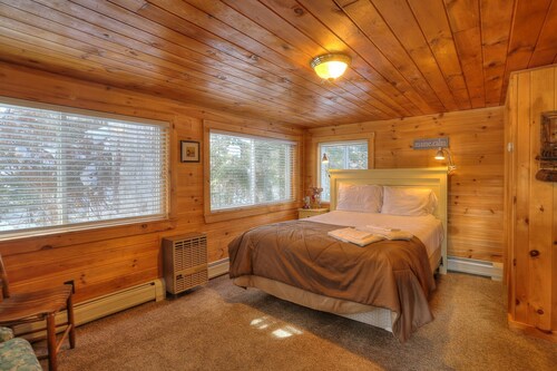 Tilava mökki Saddleback Lake Lodge mökki yhteisö