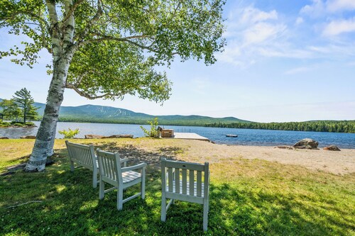 Esteettömät näkymät järvelle ja vuorille