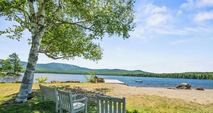 Esteettömät näkymät järvelle ja vuorille