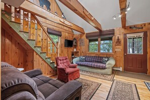 TV, DVD player, books, stereo