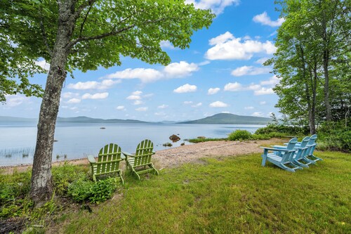 Camp Firefly - Adorable Cottage on Mooselookmeguntic Lake with sandy walk in