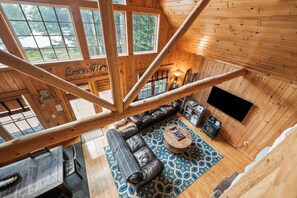 Fernseher, Kamin, DVD-Player