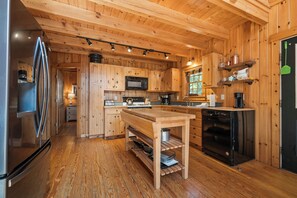 Kühlschrank, Geschirrspüler, Hummer-/Krabbenkochtopf