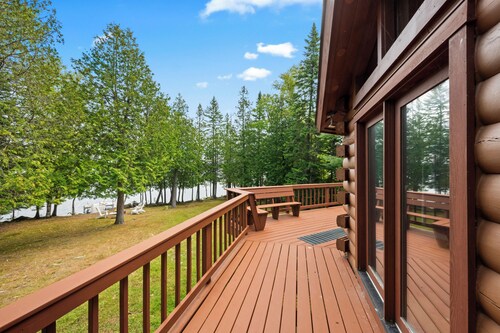 Acadia Wingate Lodge - Two miles from Rangeley on quiet and peaceful Gull Pond