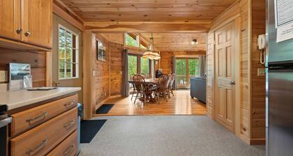 Acadia Wingate Lodge - Two miles from Rangeley on quiet and peaceful Gull Pond