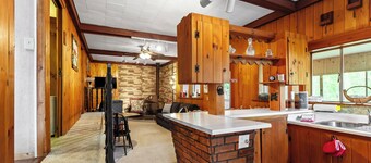 Ernie's Place - Small cottage on Rangeley Lake and close to Oquossoc Village and marina