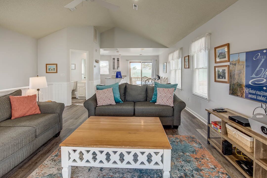 Heart of Corolla | 1750 ft from the beach | Dog Friendly, Community Pool | Corolla