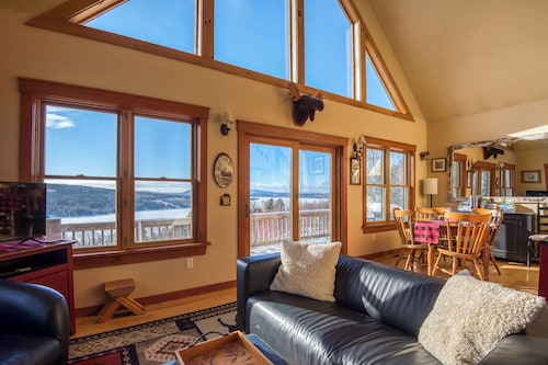 🐾Eagles Ledge | Cozy chalet w/ incredible views, access to Rangeley Lake & 15 mins to Saddleback!