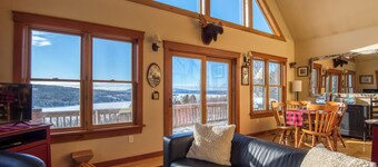 🐾Eagles Ledge | Cozy chalet w/ incredible views, access to Rangeley Lake & 15 mins to Saddleback!