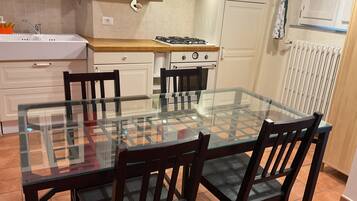 Appartamento City | Cucina privata | Frigorifero, microonde