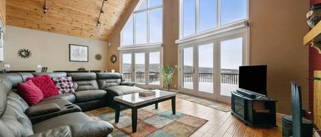 TV, DVD player, books, stereo