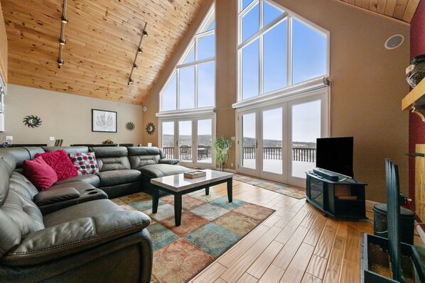 TV, DVD player, books, stereo