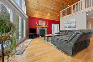 Télévision, lecteur de DVD, livres, chaîne hi-fi