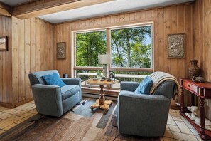 Interior - 🐾Cozy Nights - Private waterfront | Pet Friendly | Close to town! (Rangeley)