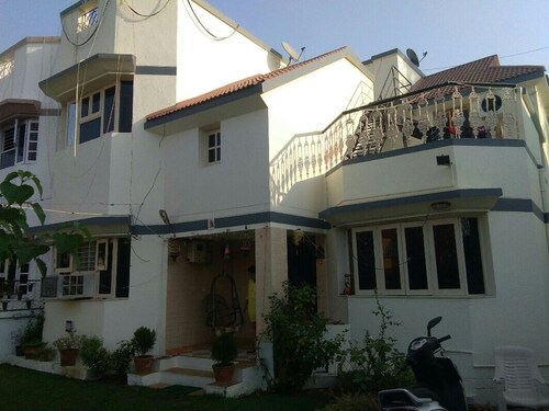 Open house for all who come around the globe