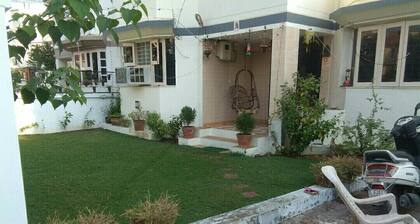 Open house for all who come around the globe