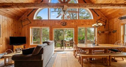 Russell Cove 18 | Pet-Friendly Log Home | Lake Access | Sleeps 10