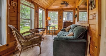 Mainely Rangeley - Right on Rangeley Lake next to the marina in Oquossoc