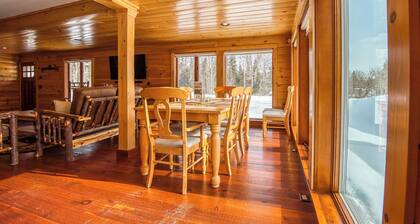 Taylor Farm - Private and adorable new cabin, close to town, and great amenities!