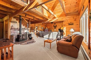 TV, DVD-spiller, bordtennis og stereoanlegg