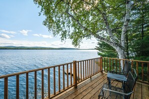 Property grounds - 🐾Cedarcliff - One of a kind private location on the edge of Rangeley Lake, dog friendly (Rangeley)