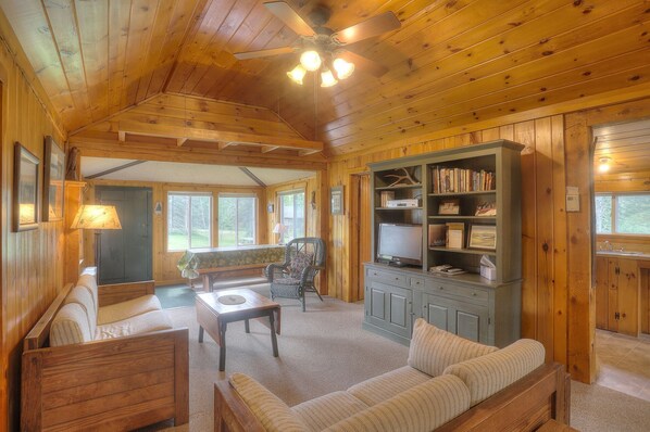 Televisión y reproductor de DVD 