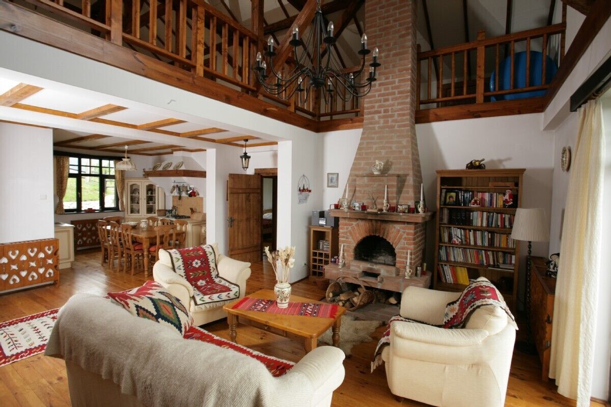 TV, fireplace, DVD player, books