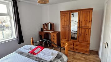 2 quartos, ferros/tábuas de passar roupa, Wi-Fi de cortesia
