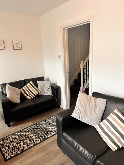 Dog friendly cottage, town centre, close to the beach, WI-FI & parking included.