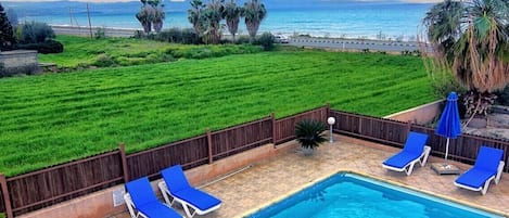 حمّام سباحة خارجي