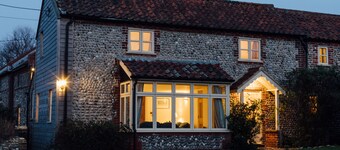 Gorgeous flint cottage overlooking the marshes, walking distance to beach