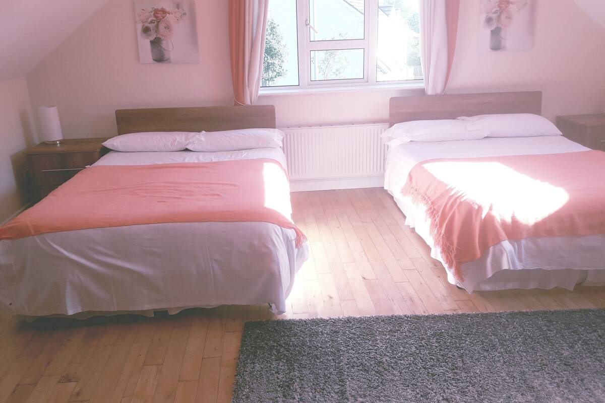 Apartment, 2 Bedrooms | WiFi (free), bed sheets