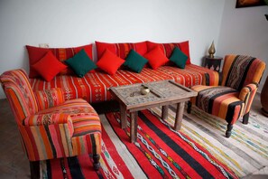 Living area - Lovely riad in marrakech in the heart of medina excluisvely for you (Medina)