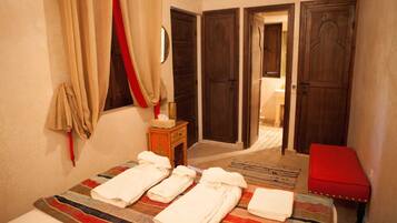 4 bedrooms, iron/ironing board, WiFi