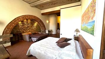 1 Schlafzimmer, Reisekinderbett, kostenloses WLAN, Bettwäsche