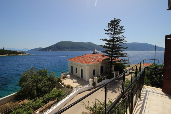 Property grounds - Sonia's Apartment in Fiscardo Waterfront (Fiscardo Kefalonia)