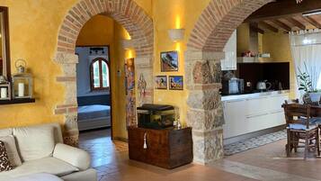 Smart-TV, Kamin, DVD-Player, Stereoanlage