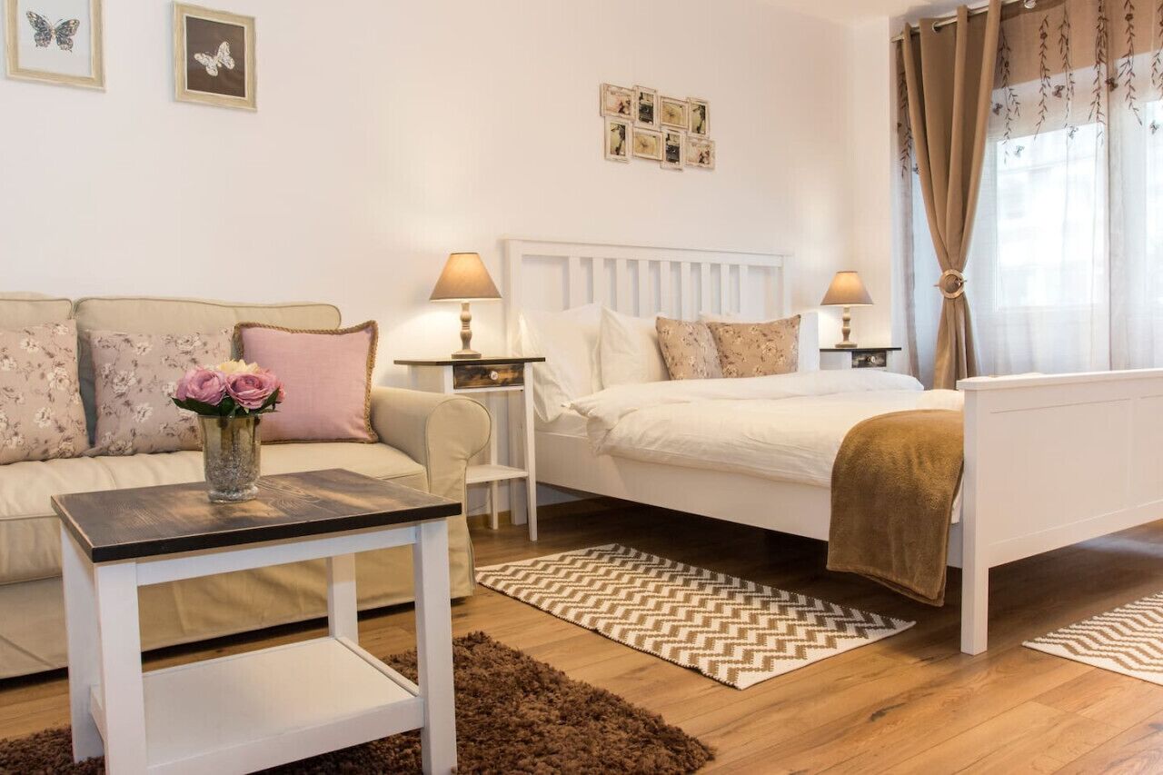 1 habitación, escritorio, tabla de planchar con plancha y wifi 