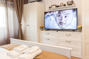 1 habitación, escritorio, tabla de planchar con plancha y wifi 