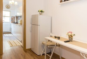 Frigorifero, microonde, piano cottura, macchina per tè/caffè