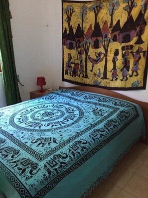2 Schlafzimmer, Bügeleisen/Bügelbrett