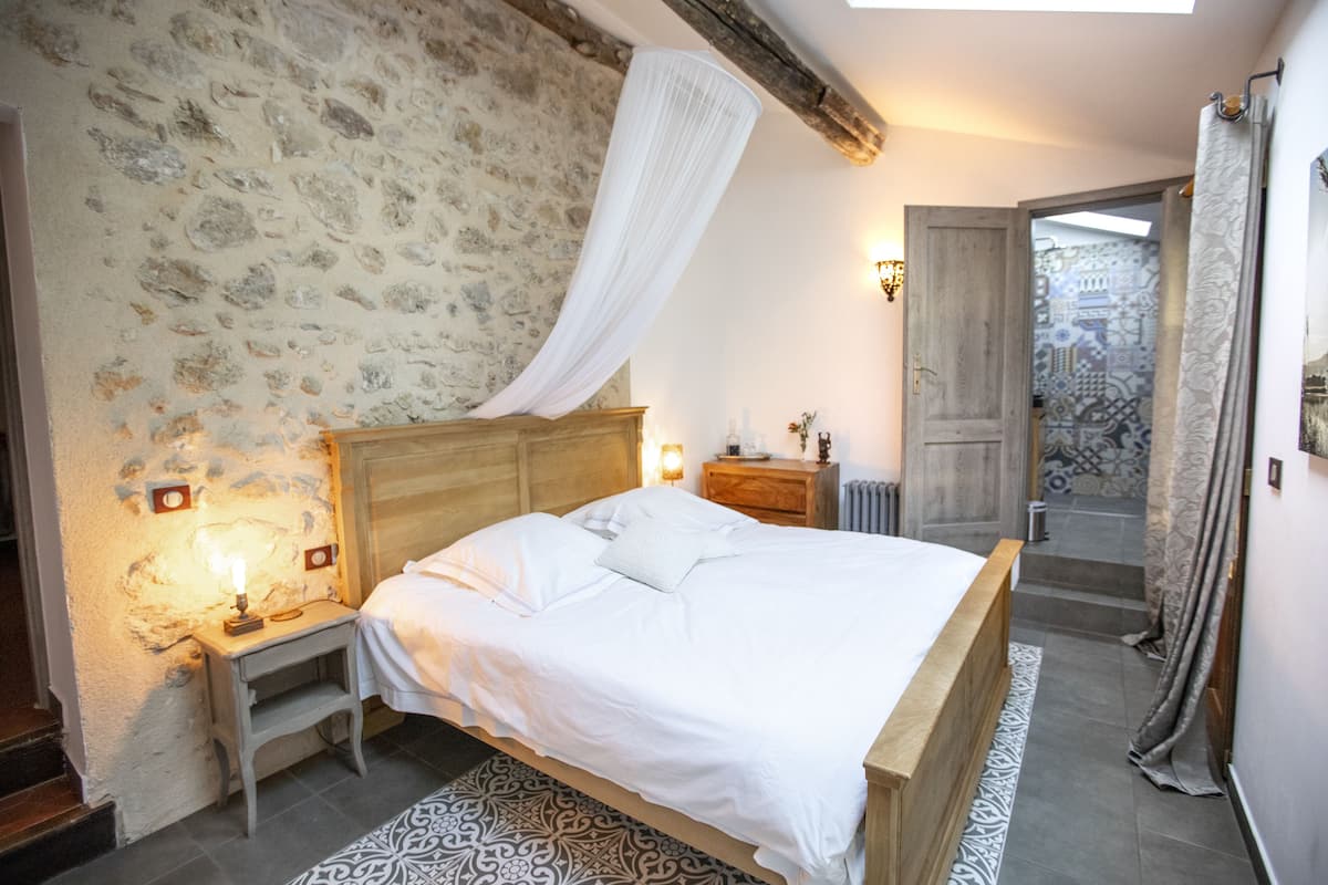 Deluxe Room, 1 King Bed, Private Bathroom, Pool View | Egyptian cotton sheets, premium bedding, Tempur-Pedic beds