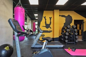 A gym with cardio equipment, dumbbells, and a punching bag. - Moxy Frankfurt Airport Kelsterbach (Kelsterbach)