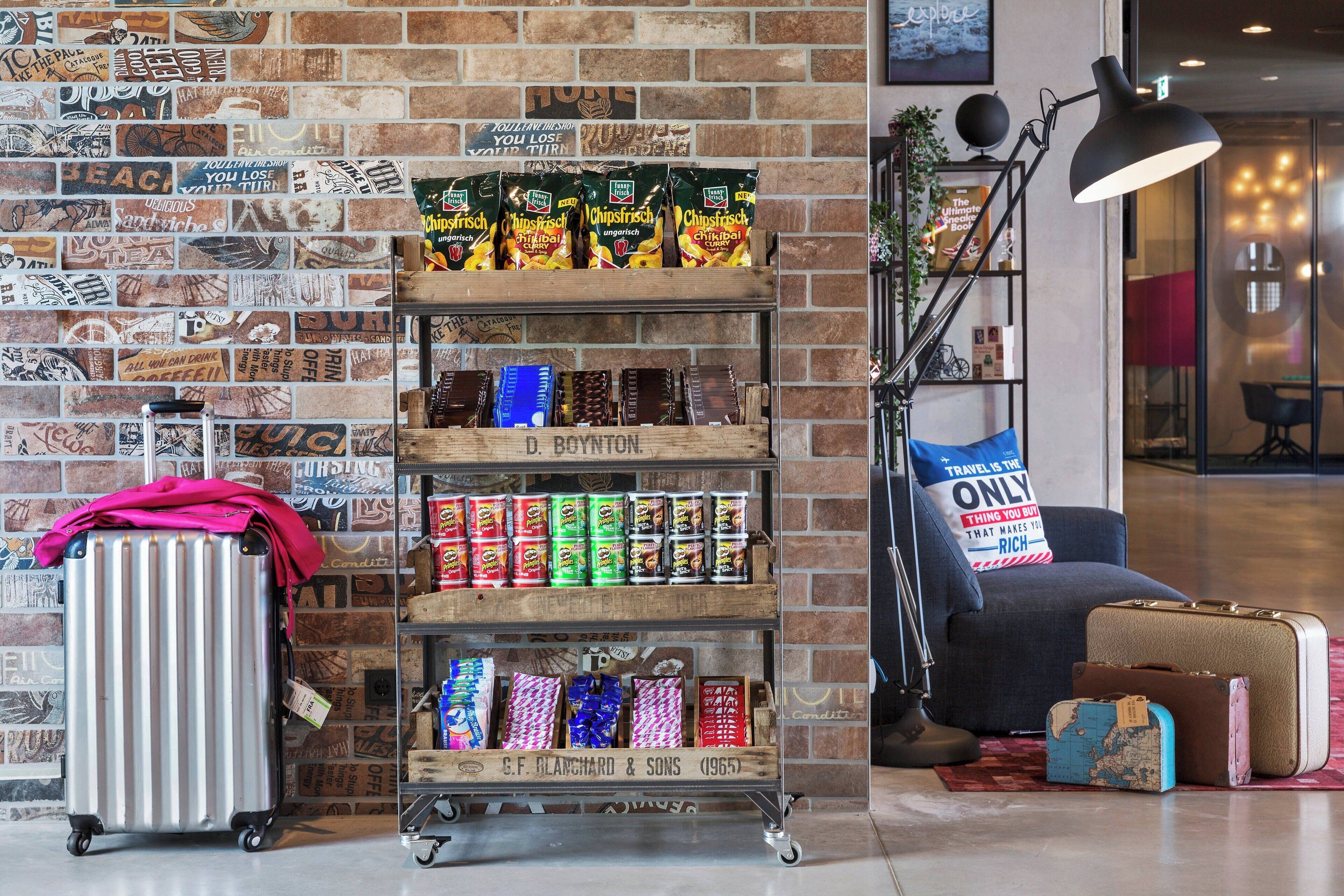 lunch and dinner served